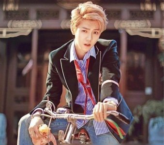 ​鹿晗家庭背景大, 从未露过面的鹿晗父母竟是这样的背景