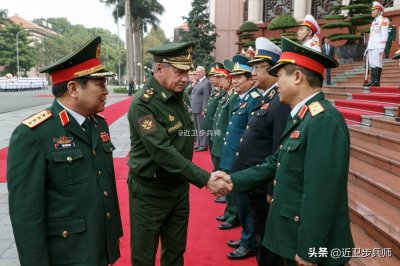 ​红领章有特殊含义？是特殊样式？从越南现行的军服说起