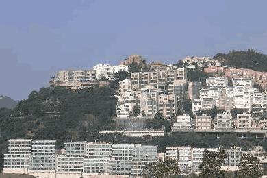 细说演员成龙的豪宅,北京1200平四合院,香港九龙塘上亿简装别墅