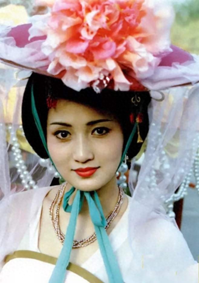 林芳兵：八十年代头号气质美女，因“杨玉环”一角走红