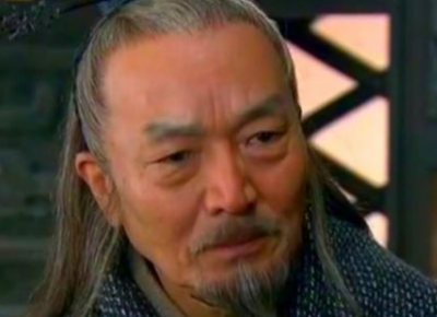 ​官渡之战时，刘表马腾孙策等诸侯为何没有选择偷袭曹操？