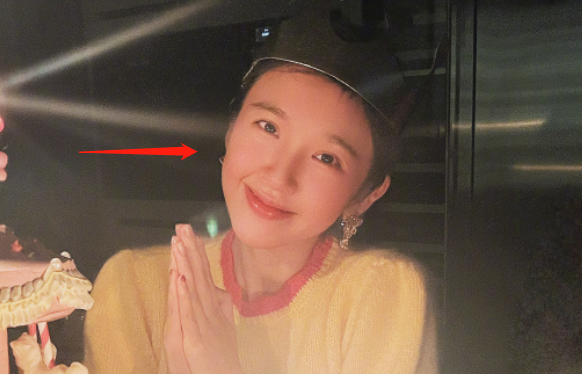 唐艺昕为自己庆生!张若昀特殊出场方式引热议,蛋糕署名暗藏心机