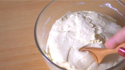​教你在家自制丝滑的奶油，2分钟解决，做法和配方都教你