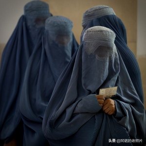 ​塔利班女人为什么要戴头巾