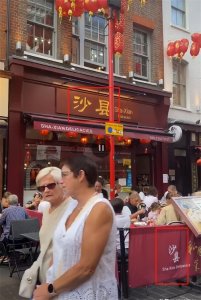 飘香拌面10美元一份?网友在伦敦街头看到“沙县大酒楼”,吃不起