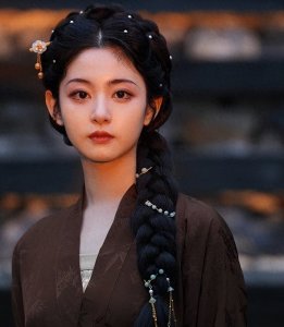 ​于正力挺新人赵晴，直面“照骗”争议，鼓励她迎接更美好的未来